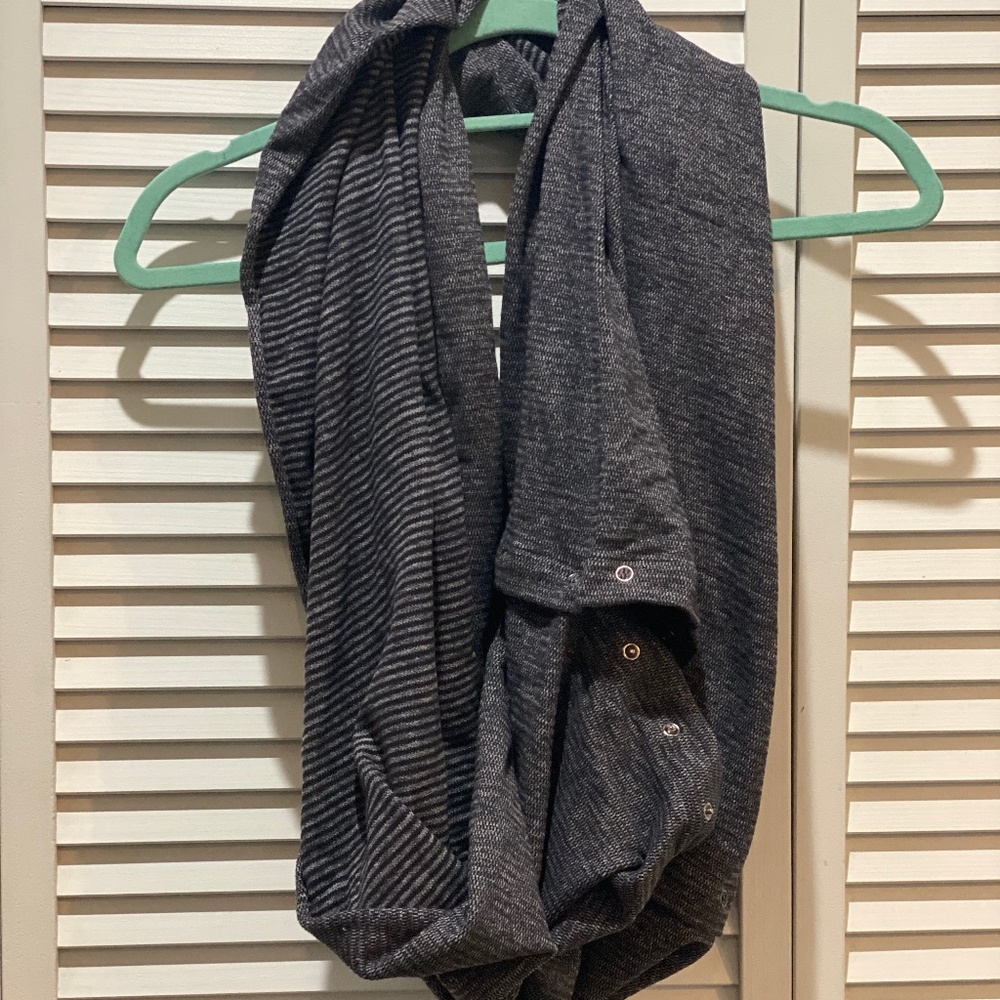 LuluLemon Snap Scarf